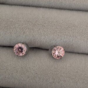 Neometal - Prong set faceted stones - 4mm
